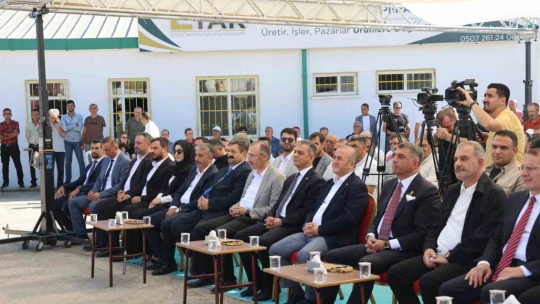 Elazığ'da kayısı işleme, paketleme ve analiz tesisi açıldı