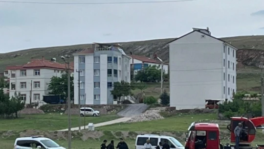 Elazığ'da kontrolden çıkan araç su kanalına düştü:1 yaralı