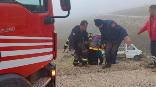 Elazığ'da kontrolden çıkan pikap devrildi: 1 yaralı
