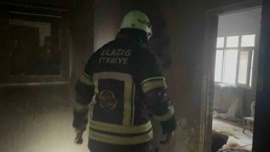 Elazığ'da korkutan ev yangını