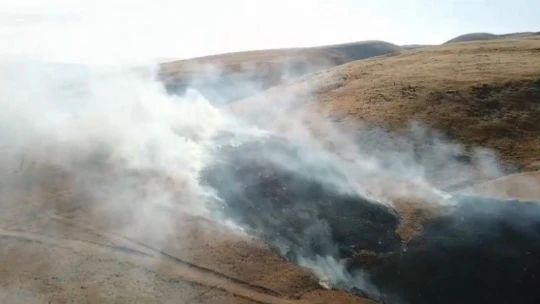 Elazığ'da korkutan yangın: Alevler büyük bir alana yayıldı