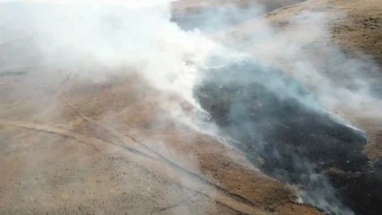 Elazığ'da korkutan yangın: Alevler büyük bir alana yayıldı