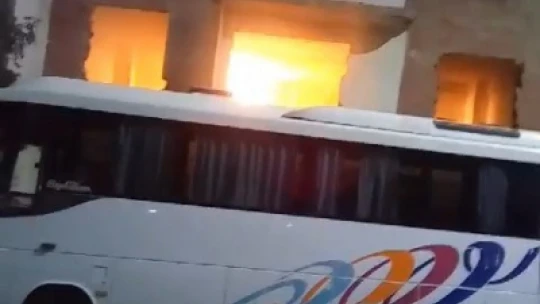 Elazığ'da metruk bina yangını