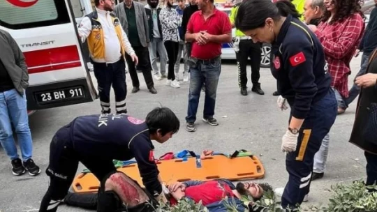 Elazığ'da motosiklet devrildi, sürücü yaralandı