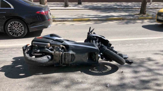 Elazığ'da motosiklet devrildi: 2 yaralı