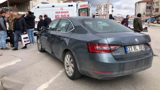 Elazığ'da motosiklet ile otomobil çarpıştı: 1 yaralı
