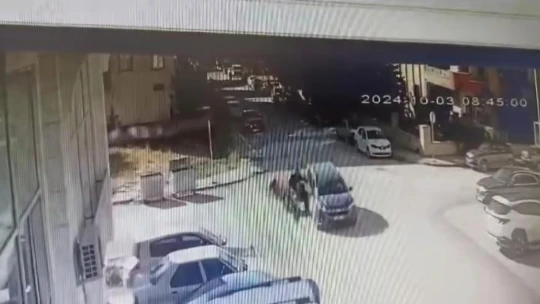 Elazığ'da motosiklet ile otomobilin çarpışma anı kamerada