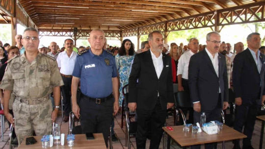 Elazığ'da Muharrem ayı dolayısıyla vatandaşlara aşure dağıtıldı
