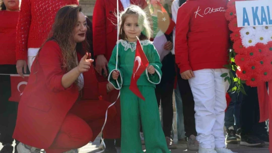 Elazığ'da öğrencilerden anlamlı Cumhuriyet Bayramı kutlaması