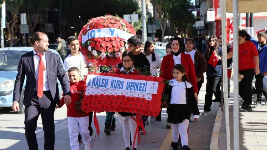 Elazığ'da öğrencilerden anlamlı Cumhuriyet Bayramı kutlaması
