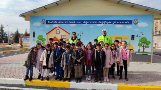 Elazığ'da öğrencilere trafik kuralları anlatıldı