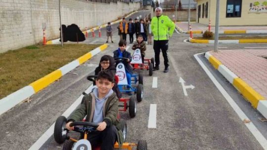 Elazığ'da öğrencilere trafik kuralları anlatıldı