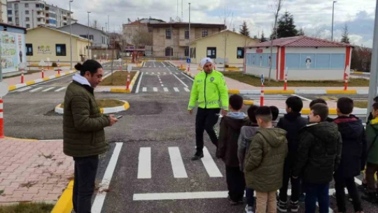 Elazığ'da öğrencilere trafik kuralları anlatıldı