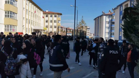 Elazığ'da okul önlerindeki denetimler sürüyor