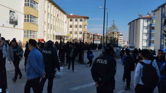 Elazığ'da okul önlerindeki denetimler sürüyor