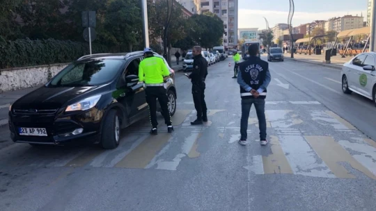 Elazığ'da okul önü denetimleri sürüyor