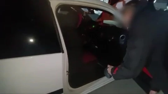 Elazığ'da oto teyp arkasına gizlenmiş uyuşturucu madde ele geçirildi: 2 gözaltı