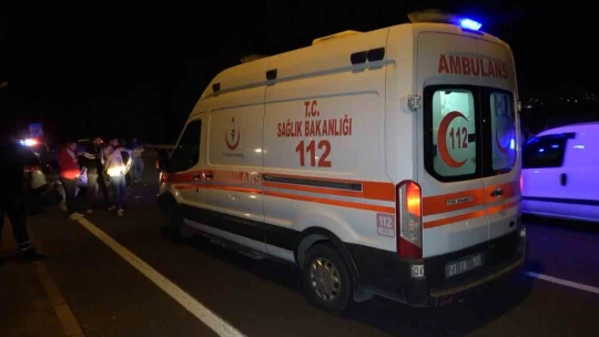 Elazığ'da otomobil ağaca çarptı: 3 yaralı