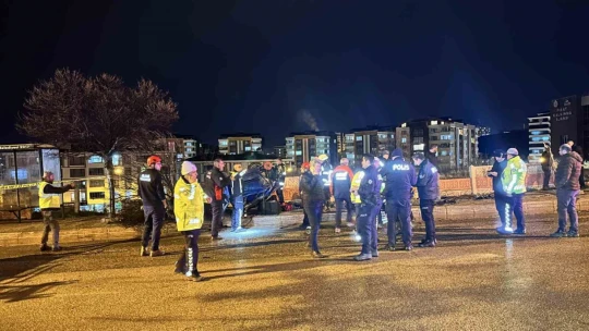 Elazığ'da otomobil ağaçları devirip takla attı: 2 ağır yaralı
