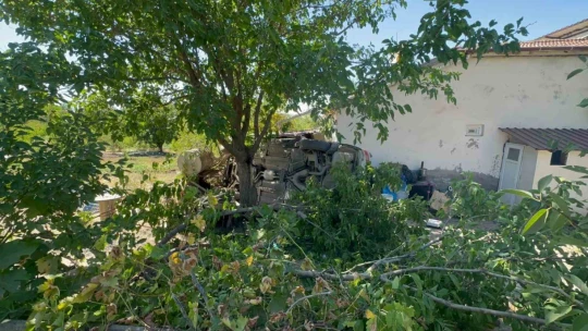 Elazığ'da otomobil bahçeye uçtu: 8 yaralı