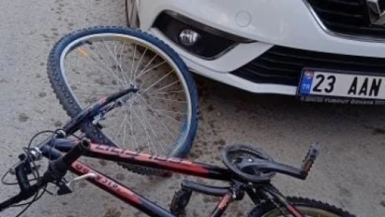 Elazığ'da otomobil bisiklete çaptı: 1 yaralı