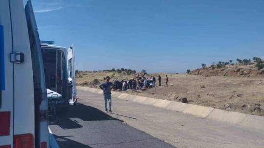 Elazığ'da otomobil şarampole devrildi: 7 yaralı