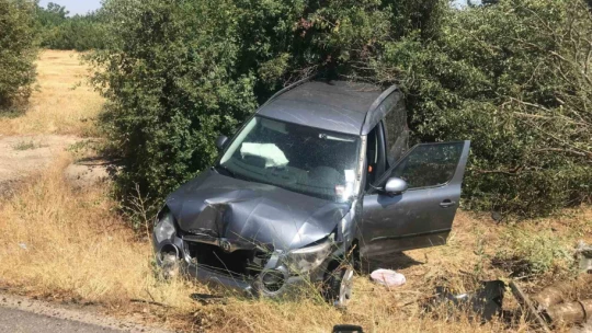 Elazığ'da otomobil şarampole uçtu: 4 yaralı