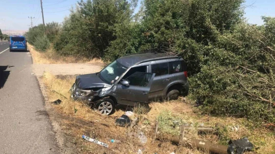Elazığ'da otomobil şarampole uçtu: 4 yaralı