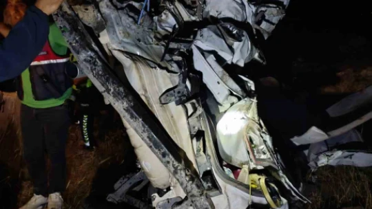 Elazığ'da otomobil şarampole uçtu: 2 ölü, 1 yaralı