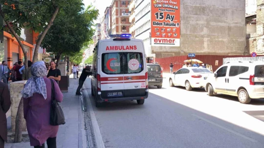 Elazığ'da otomobilin çarptığı çocuk yaralandı