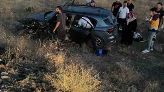 Elazığ'da otomobiller çarpıştı: 8 yaralı