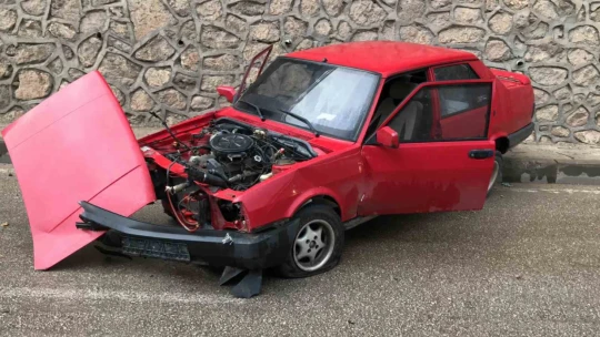 Elazığ'da otomobiller kafa kafaya çarpıştı: 4 yaralı