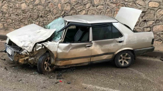 Elazığ'da otomobiller kafa kafaya çarpıştı: 4 yaralı
