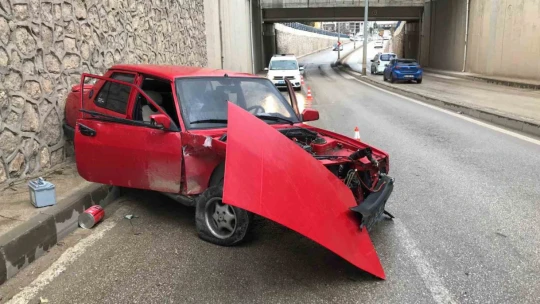 Elazığ'da otomobiller kafa kafaya çarpıştı: 4 yaralı