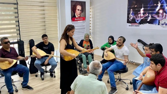 Elazığ'da özel gereksinimli çocuklara müzik ve drama eğitimi