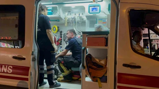 Elazığ'da pansiyon yangını: 2 itfaiye personeli dumandan etkilendi