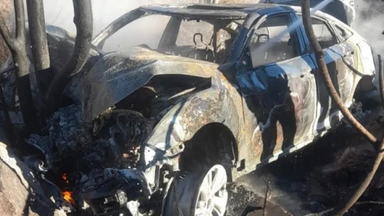 Elazığ'da park halindeki araç küle döndü