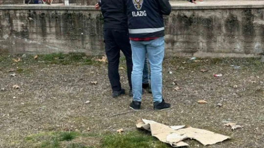 Elazığ'da polis ekipleri okul önlerinde kuş uçurtmuyor