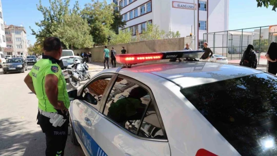 Elazığ'da polis, okul önlerinde kuş uçurtmuyor