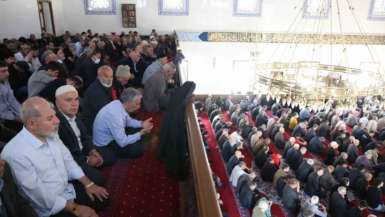 Elazığ'da Ramazan ayının son cuma namazı kılındı