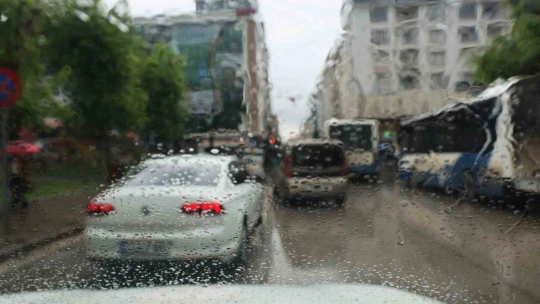 Elazığ'da sağanak yağış etkili oldu