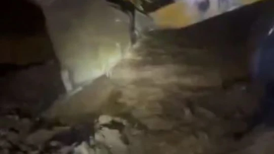 Elazığ'da sağanak yağış sonrası dereler taştı