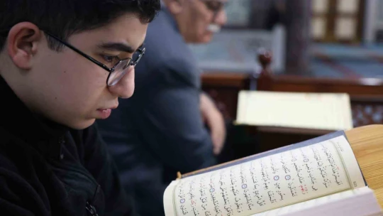 Elazığ'da Sakal-ı Şerif'i görmek için sıraya girdiler