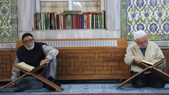 Elazığ'da Sakal-ı Şerif'i görmek için sıraya girdiler