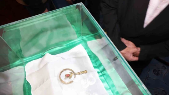 Elazığ'da Sakal-ı Şerif'i görmek için sıraya girdiler