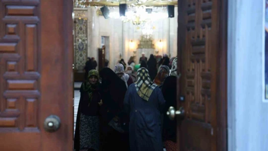 Elazığ'da Sakal-ı Şerif'i görmek için sıraya girdiler