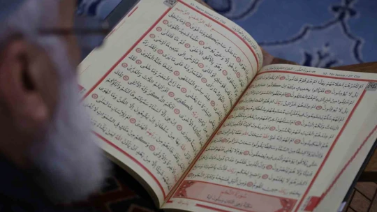 Elazığ'da Sakal-ı Şerif'i görmek için sıraya girdiler