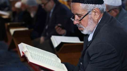 Elazığ'da Sakal-ı Şerif'i görmek için sıraya girdiler