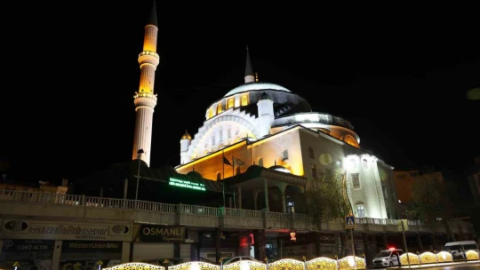 Elazığ'da Sakal-ı Şerif'i görmek için sıraya girdiler