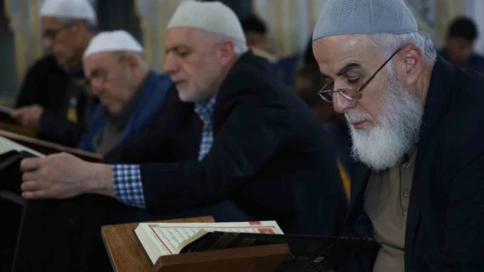 Elazığ'da Sakal-ı Şerif'i görmek için sıraya girdiler